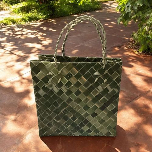 リュック・バックパック Handwoven Backpack using Pandan Leaves Handcrafted Pandan Leaf Bags – Stylish, Sustainable, and Made Just